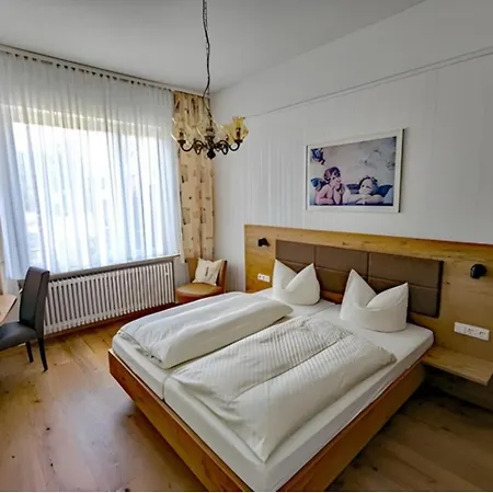 Fidelitas בית הארחה