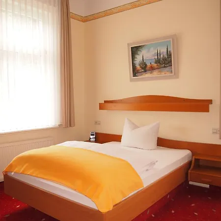 Fidelitas בית הארחה 3*