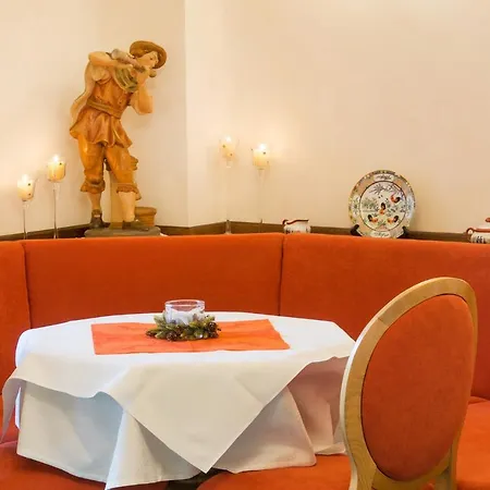 Fidelitas בית הארחה 3*