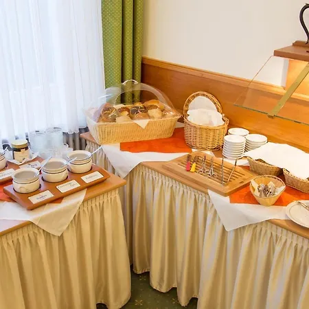 Fidelitas בית הארחה 3*